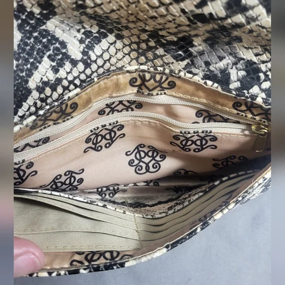 Jessica Simpson Black and Tan Snakeskin Clutch with Chic Design. - Picture 3 of 3